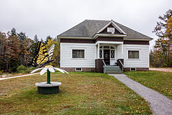 Whitman Memorial Library Oxford Maine 2013.jpg