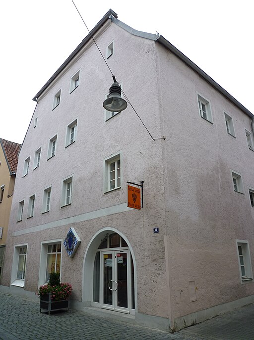 Wohnhaus, Bernauergasse 12