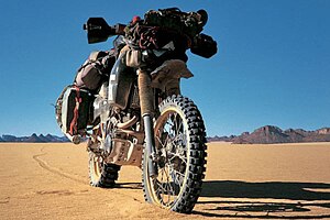 Second generation 1VJ Tenere in the Sahara. Note the sawn-off mudguard to help cool the vulnerable cylinder head on early 1VJs XT6001VJ-Sahara.jpg