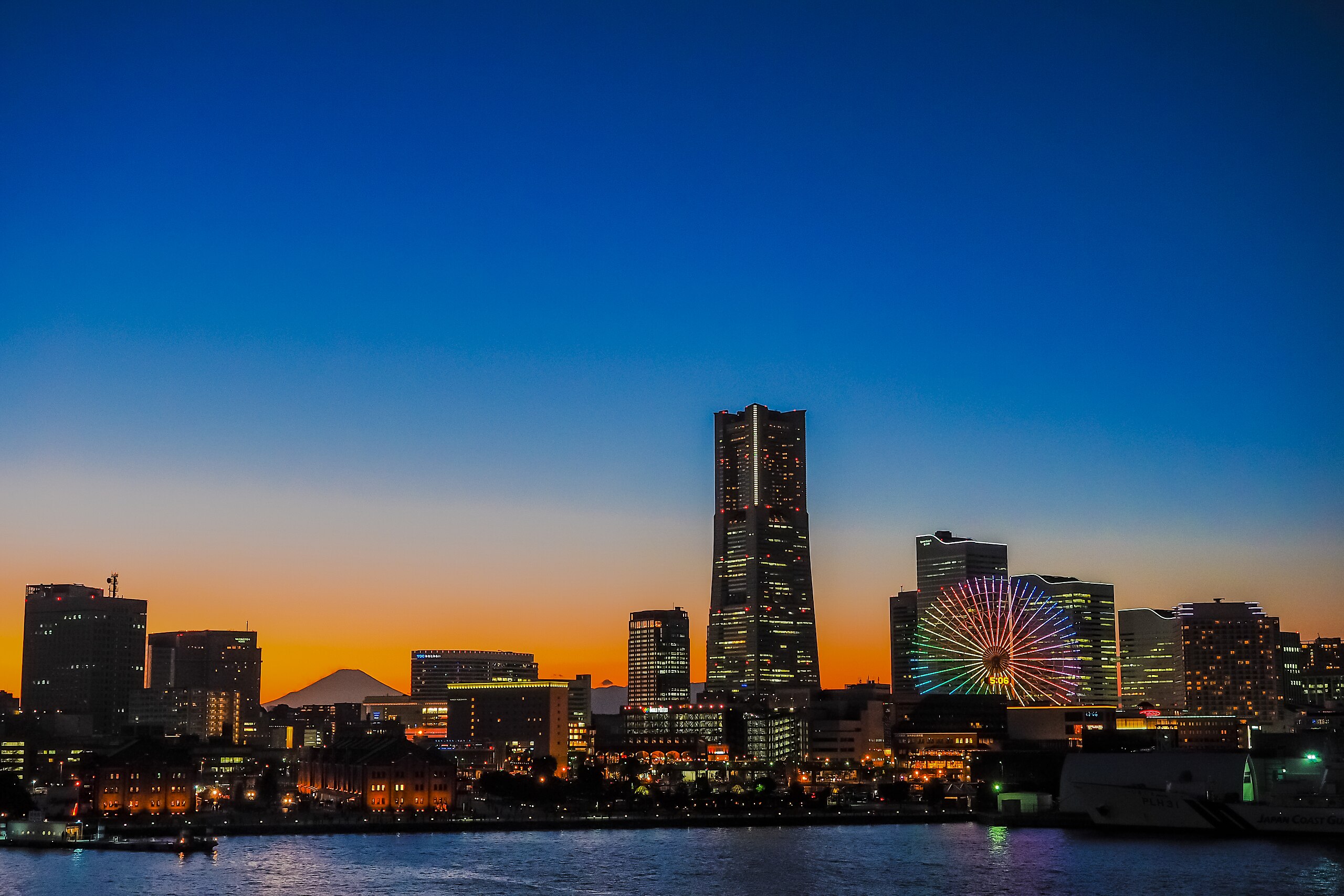 File:Yokohama cityscape at dawn; 2015.jpg - Wikipedia