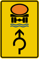 Zeichen 442-32 Vorwegweiser für Fahrzeuge mit wasser­gefährdender Ladung, im Kreisverkehr geradeaus