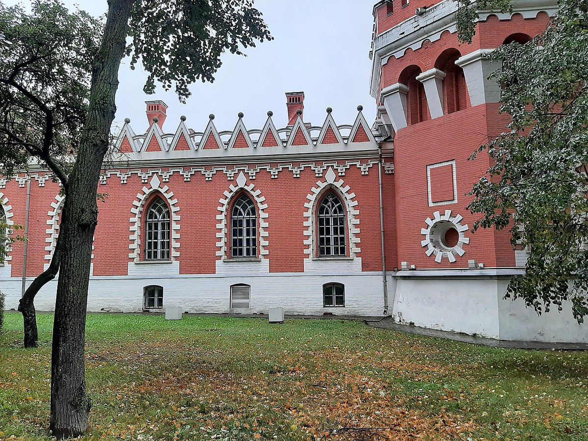 петровский дворец в москве