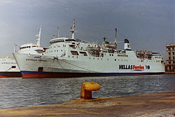 The Express Samina in Piraeus, juli 2000