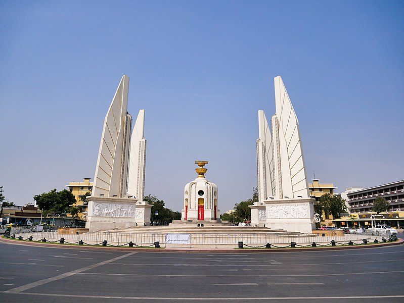 File:(2022) อนุสาวรีย์ประชาธิปไตย เขตพระนคร กรุงเทพมหานคร Democracy Monument,Bangkok (4).jpg