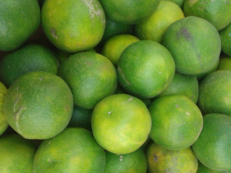 File:(Citrus limetta) Mosambi at a market in Seethammadhara.jpg