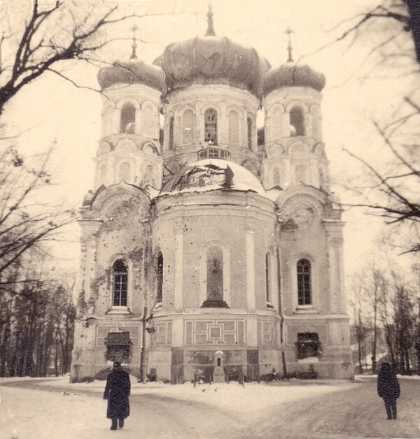 Damaged Saint Paul Cathedral in Gatchina during German occupation; the visible weariness is due to both heavy fighting and neglect showed by the Sovie