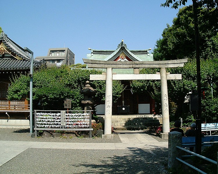 File:亀戸天神社・御嶽神社・鳥居.jpg