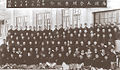 1919年9月25日、南開大学開校記念写真。最後列の左端が周恩来