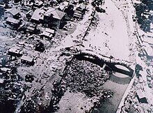 Megane bridge with debris from the 1957 flood. Jian Zao Hao Yu (2).jpg