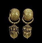 Paire de boucles d'oreilles en or trouvées dans la tombe Pubuchong, or, VIe siècle, longueur 8,7 cm, Musée national de Corée