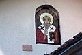 Църквата – керамичната икона на Свети Никола отблизо