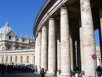 St. Peter's Square colonnades 018ColonnatoSPietro.JPG