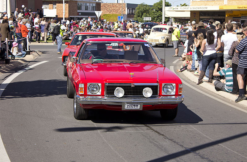 File:1977-1980 Holden HZ ute in the SunRice Festival parade in Pine Ave.jpg