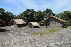 2010 07 14710 5388 Amis Folk Center Roofs in Chenggong Township Соломенные крыши Булыжники Тайвань.JPG 