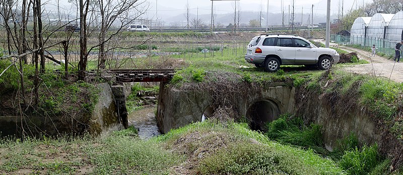 File:2011-05-01 - 06 - Suin Line in Seowon-maeul, Hwaseong.jpg