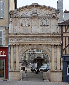 Fichier:2012--DSC_0058-Portail-du-clos-de-l’abbaye-Saint-Pierre-a-Auxerre.jpg