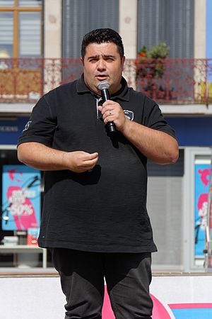 Pierre-Jérôme Collard, adjoint au maire de Belfort chargé des sports (en noir).