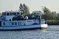 Anita in het Prinses Margrietkanaal