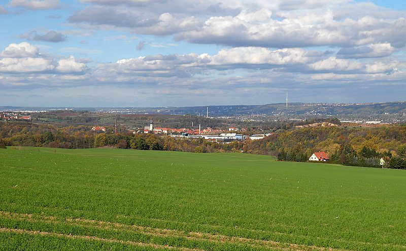 File:20191107210DR Panorama Dresdner Elbtalkessel von Südosten.jpg