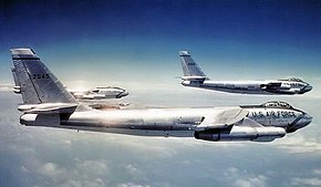 Группа из 3 самолетов B-47Es - 306-е бомбардировочное крыло.jpg 