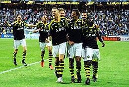 Les joueurs AIK après un but (pendant AIK-Elfsborg, 2013) .jpg