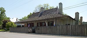 Uma vista frontal da casa Bolduc em Ste Genevieve MO.jpg