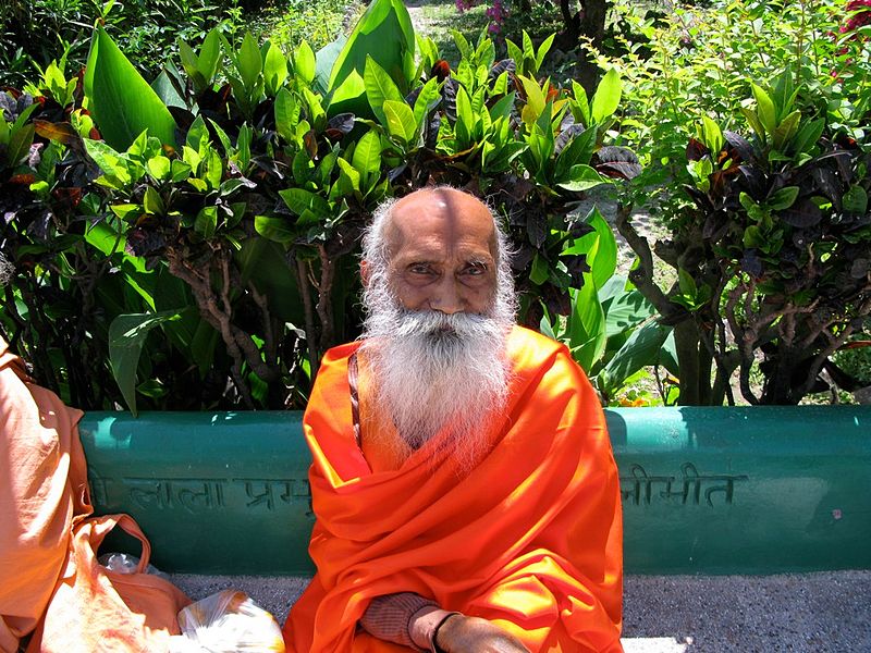 File:A smiling Yoga instructor at Parmarth Niketan, Muni Ki Reti, Rishikesh.jpg