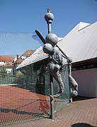 Neun Stahlobjekte, 1984, (Detail), Grundschule Gartenstraße, Sindelfingen