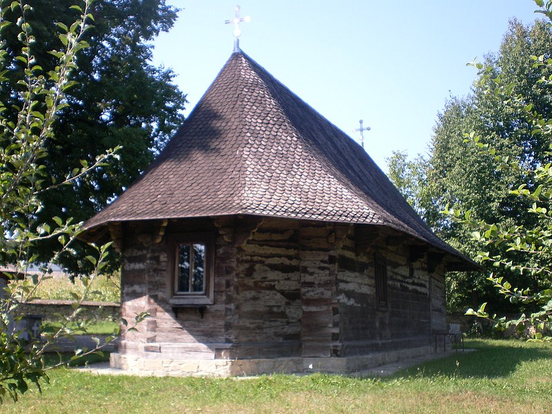 File:Adancata wooden church, Suceava(3).JPG