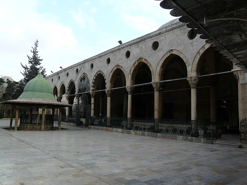 File:Al-Adiliyah mosque2.jpg