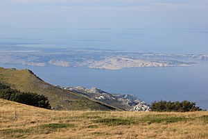 Pohled z masivu Velebit na ostrov Pag