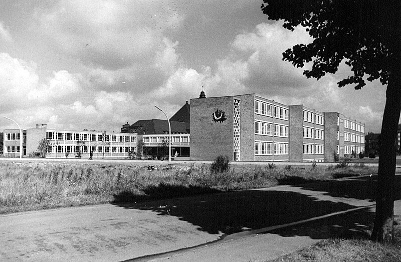 File:Alter Neubau der Realschule Rheinhausen 1961.jpg