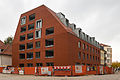 Deutsch: Wohnhaus während des Baus am Conrad-Wilhelm-Hase-Platz im Stadtteil Nordstadt von Hannover. English: Apartment house during construction located at Conrad-Wilhelm-Hase-Platz square in Nordstadt quarter of Hannover, Germany.