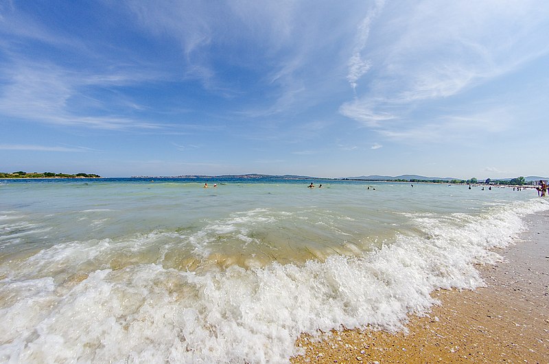 File:August vacation mood in "Carskia" bay near "St. Nicolas" - panoramio.jpg