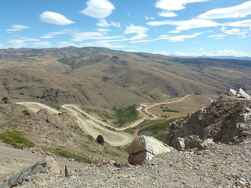 File:Bajada del Rahue- Neuquén.jpg