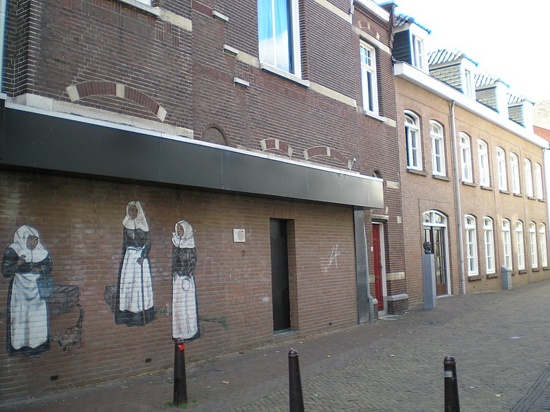 File:Begijnenhofstraat Muurtekening Sittard Nederland.JPG