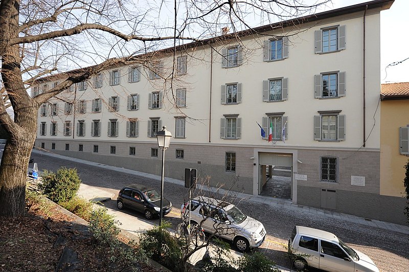 File:Bergamo. Dipartimento di Lettere e Filosofia. Ex Collegio Baroni, veduta esterna.jpg