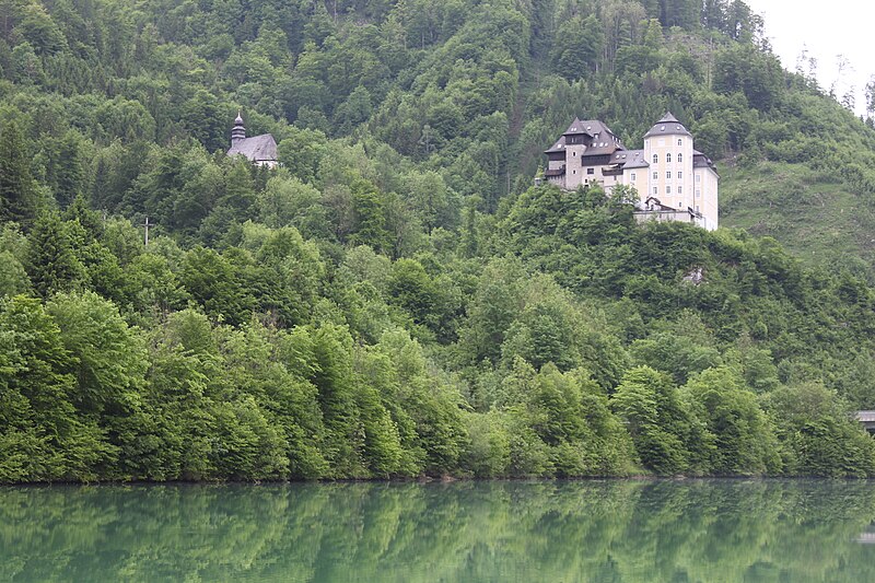 File:BergkircheKlaus.SchlossKlaus.Ac.jpg