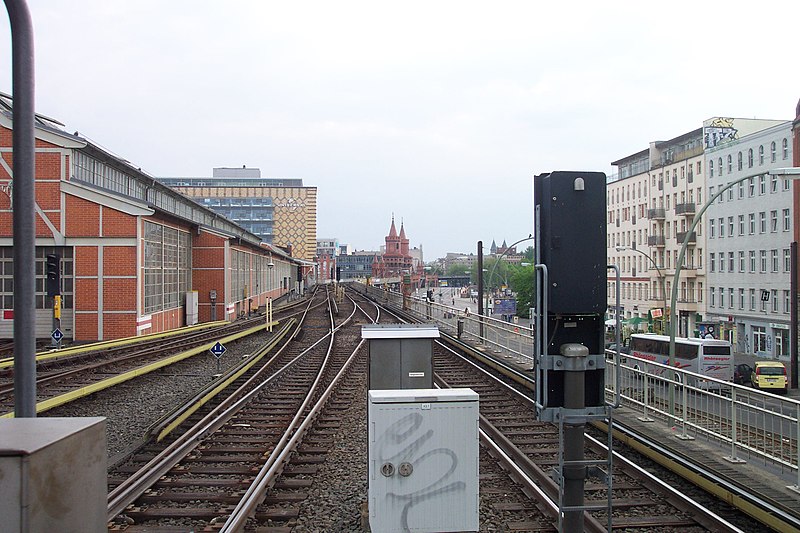 File:Berlin U-Bahnhof Warschauer Straße 2011 004.jpg
