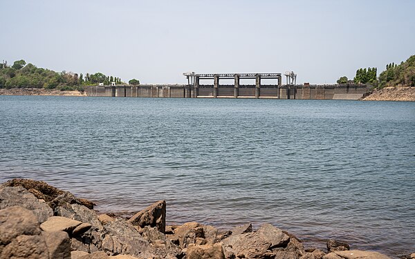 Image: Bhadra dam on a bright day (51102151840)