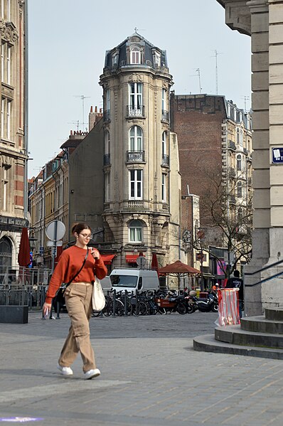 File:Boulevard Carnot 7 seen from Place du Théâtre, Lille, 2024.jpg