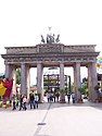 De inmiddels afgebroken Brandenburger Tor in 2005
