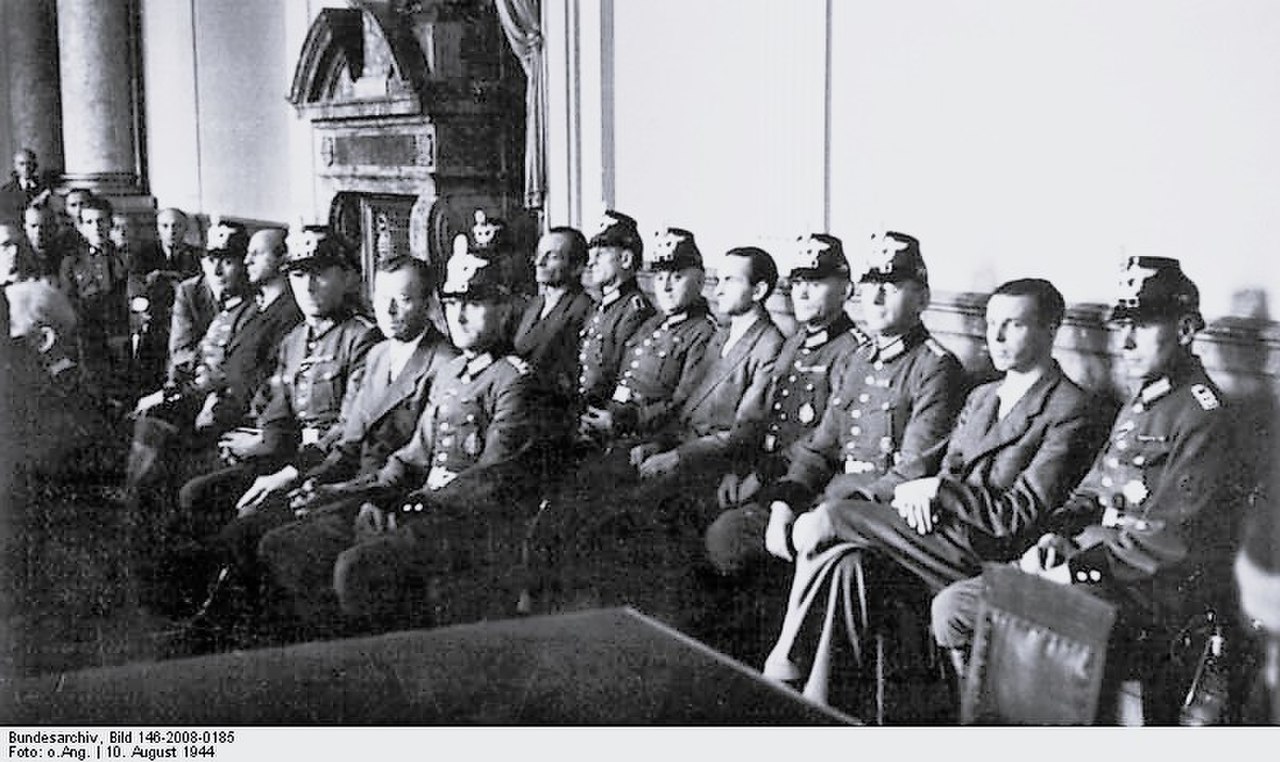 Заговор генералов против гитлера. 20 Июля 1944 Штауффенберг. Заговор Штауффенберга. Суд над заговорщиками 20 июля 1944.