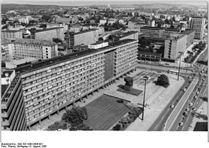 Bundesarchiv Bild 183-1988-0806-001, Chemnitz, Blick auf die Stadt, Karl-Marx-Denkmal.jpg