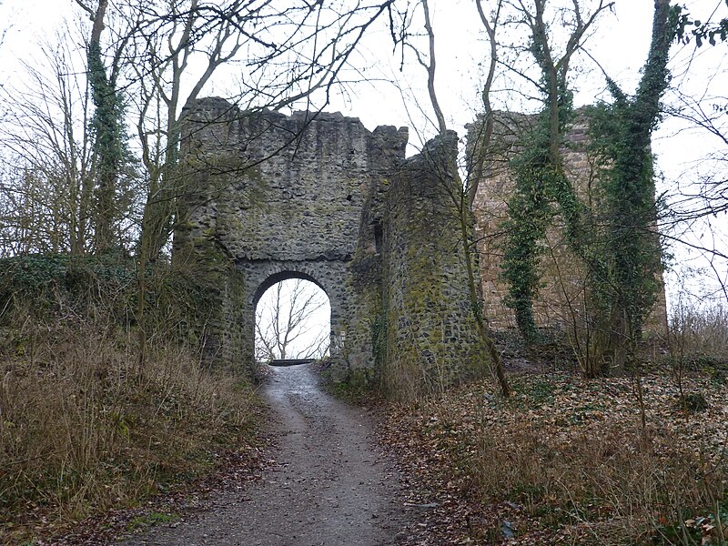 File:Burg Kalsmunt-01-Zugang.jpg