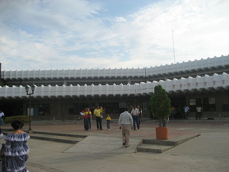 File:Bus terminal of Valledupar.jpg