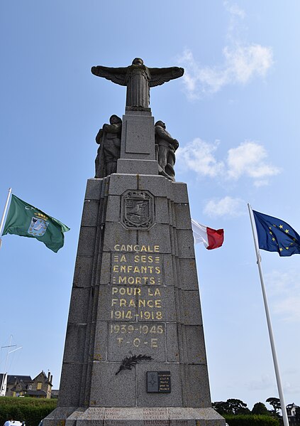 File:Cancale - Le monument aux morts C.jpg