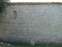 Mur nord de l'església, de l'original temple romànic