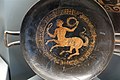Kyliks etruski z centaurem, ceramika czerwonofigurowa, 350–330 p.n.e. (Nr inw. 18194, sala XXI)[66]