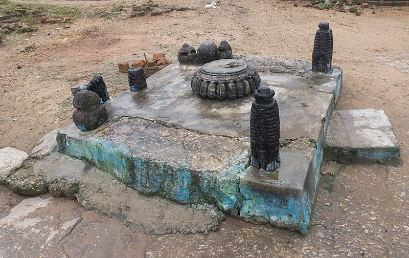 File:Chharrah - Jain Temple Remains - I.jpg